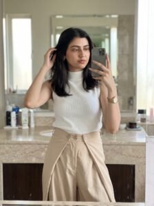 AWAISHU beige wide-leg trousers waistband detail